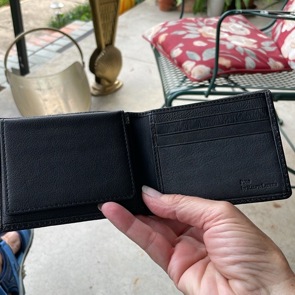 Ralph Lauren Leather Passcase wallet NIB - Picture 3 of 5